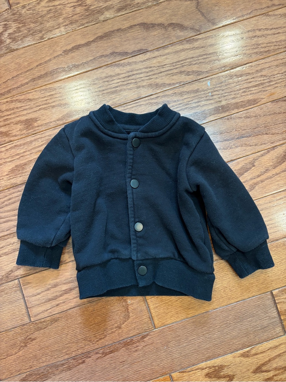 Omamimini Black Button-Front Kids Sweatshirt
